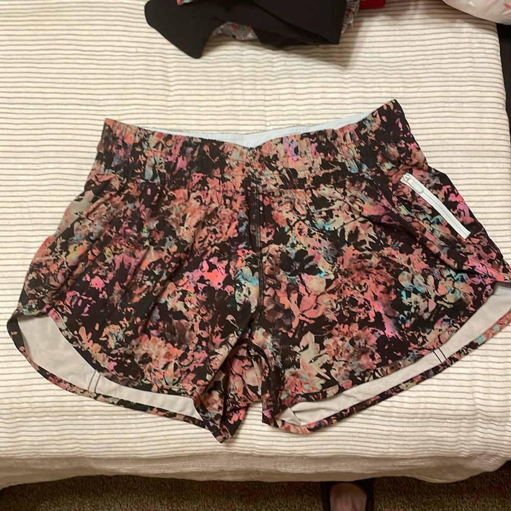 Lululemon women’s size 10 shorts multi color